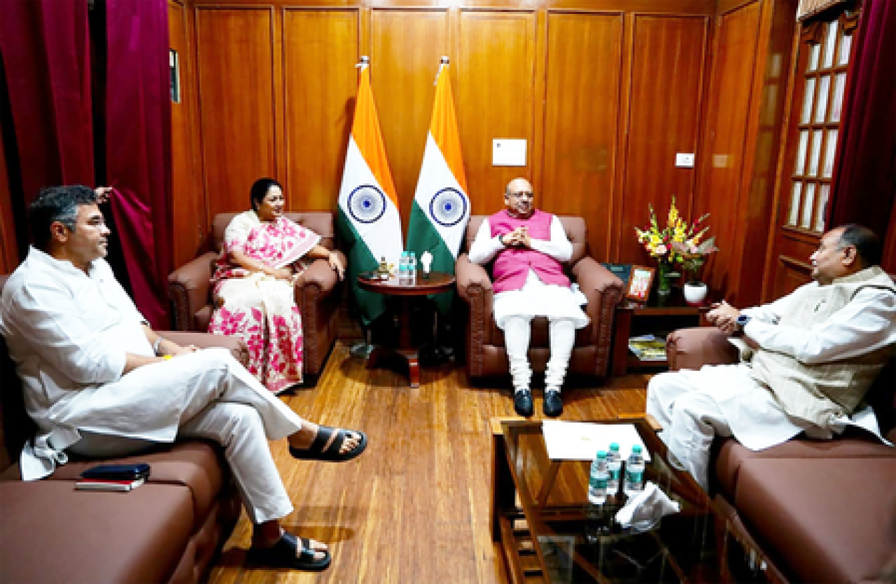 Delhi CM Rekha Gupta Meets Assembly Speaker Ahead of Budget Session