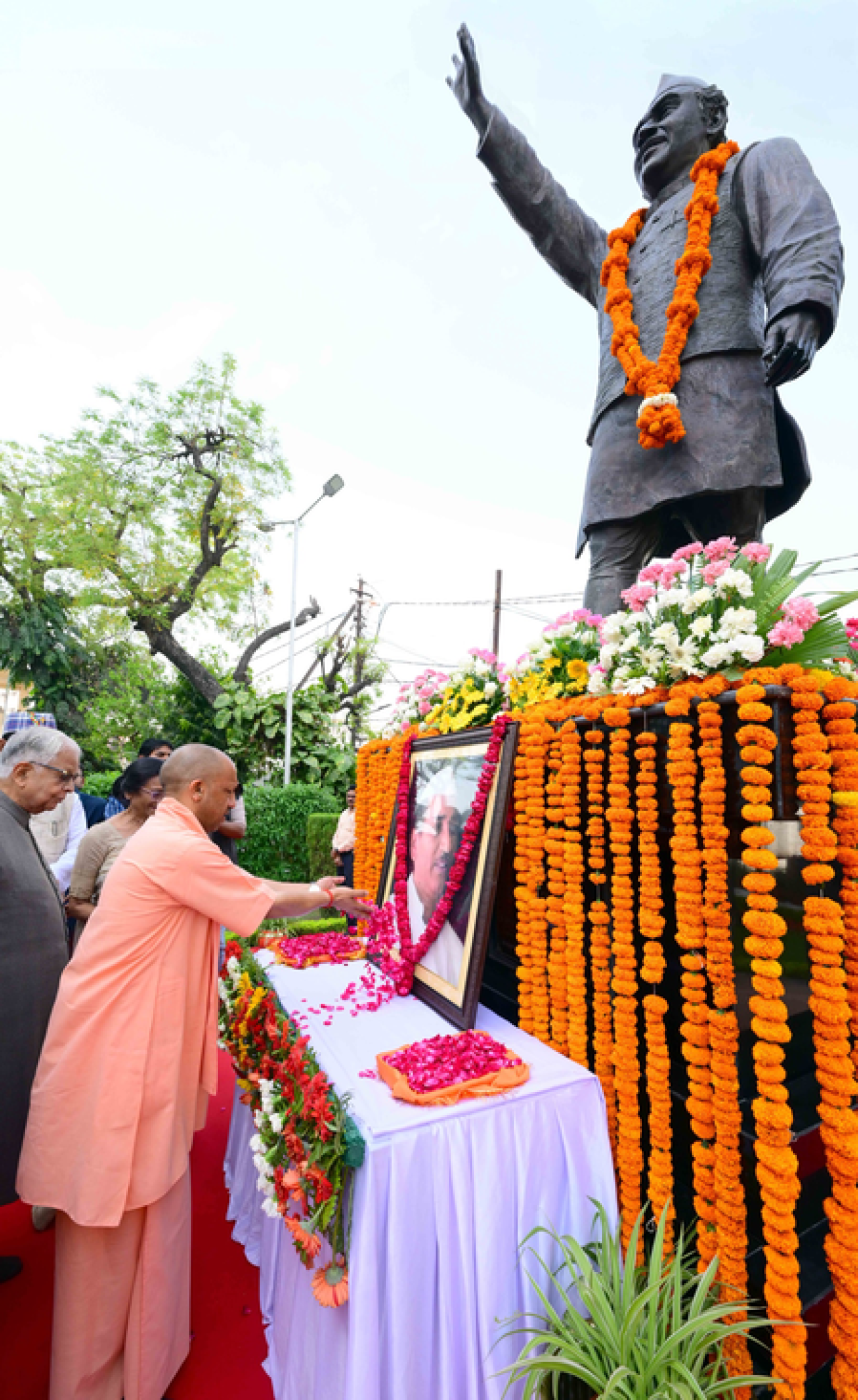 Leaders Pay Tribute to Hemvati Nandan Bahuguna on His Death Anniversary