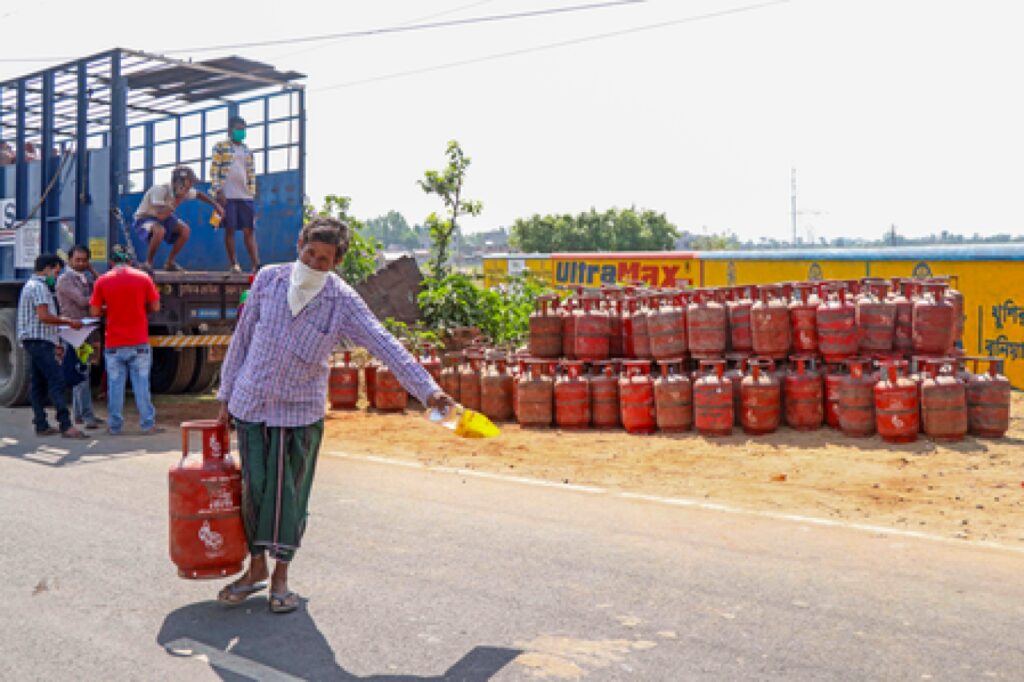 Maharashtra Government Takes Steps to Ensure LPG Supply Amid Iran-Israel Tensions