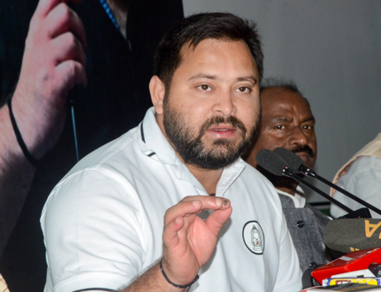 Tejashwi Criticizes Bihar Government for Electricity Price Hike Tejashwi Criticizes Bihar Government for Electricity Price Hike