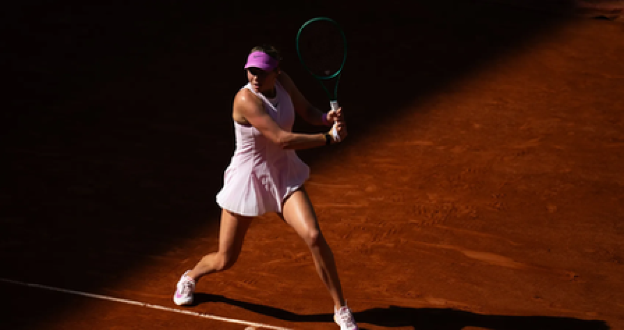 Anisimova Advances to French Open Second Round After Injury Comeback Anisimova Advances to French Open Second Round After Injury Comeback