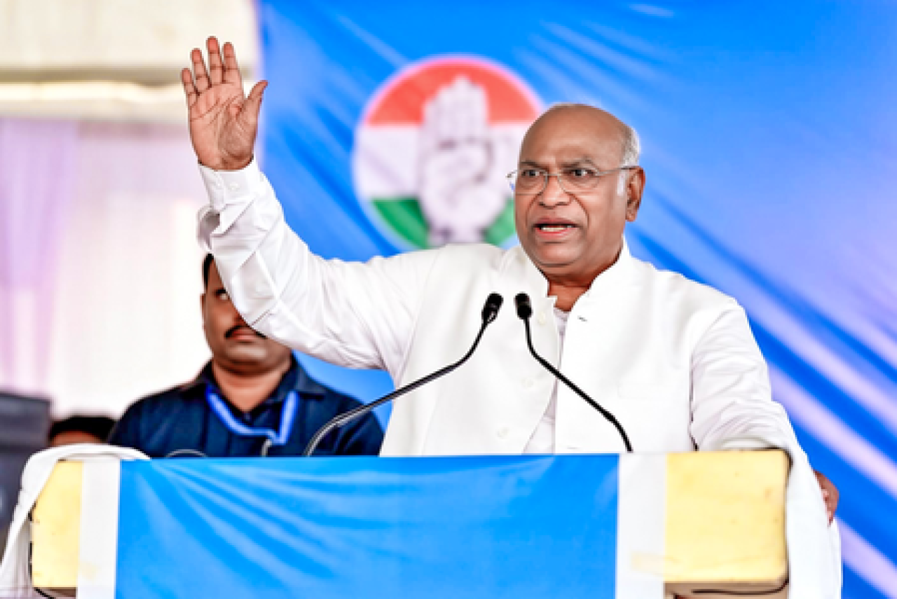 Rising Fuel Prices Despite Cheap Crude Oil: Congress President Targets Government