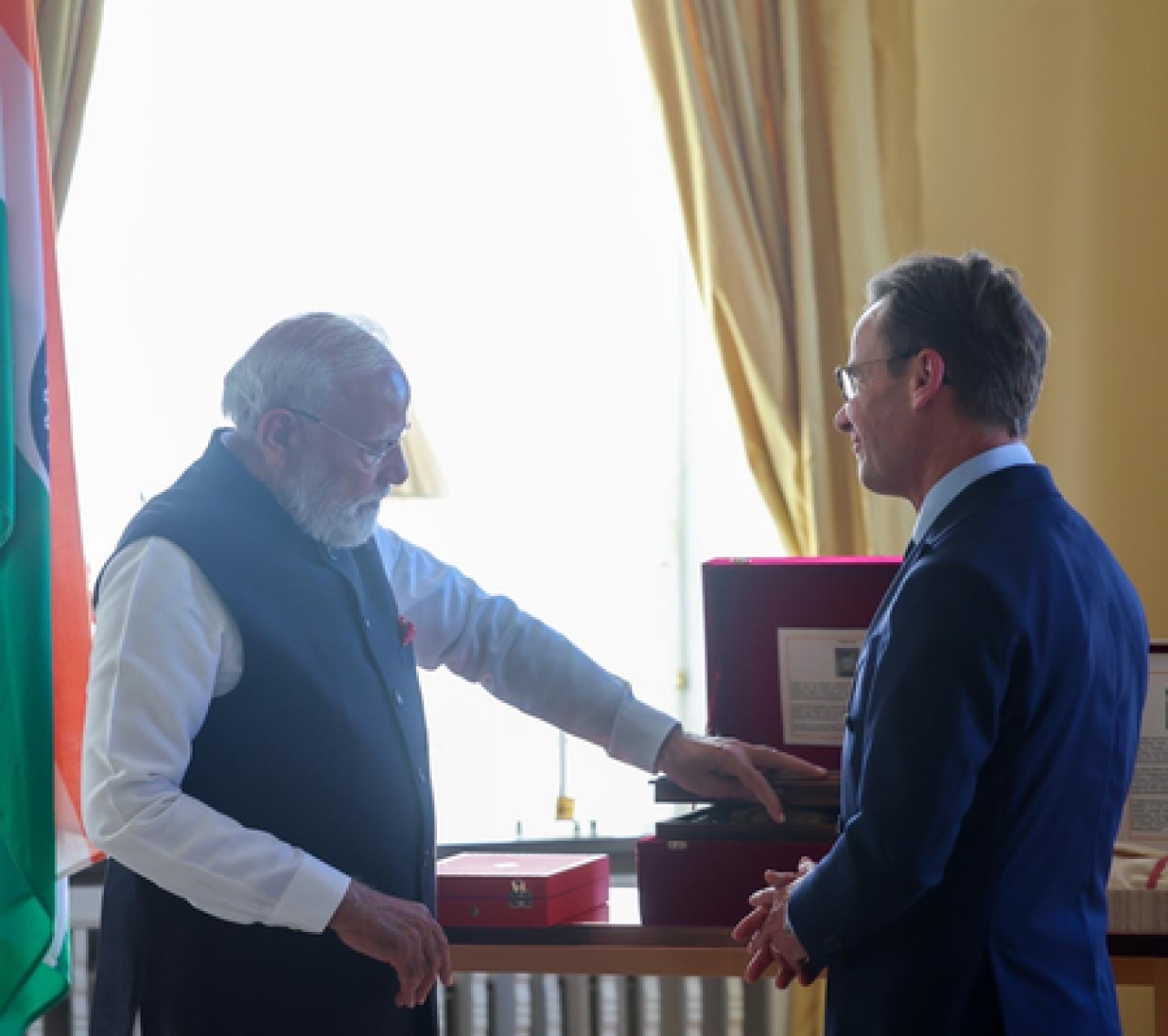 Tribute to Tagore: PM Modi Exchanges Gifts with Swedens PM