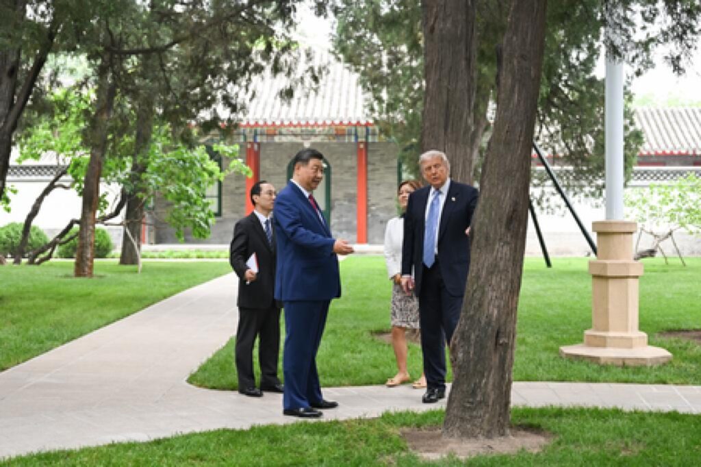 Trump Meets Xi Before Departure to the US