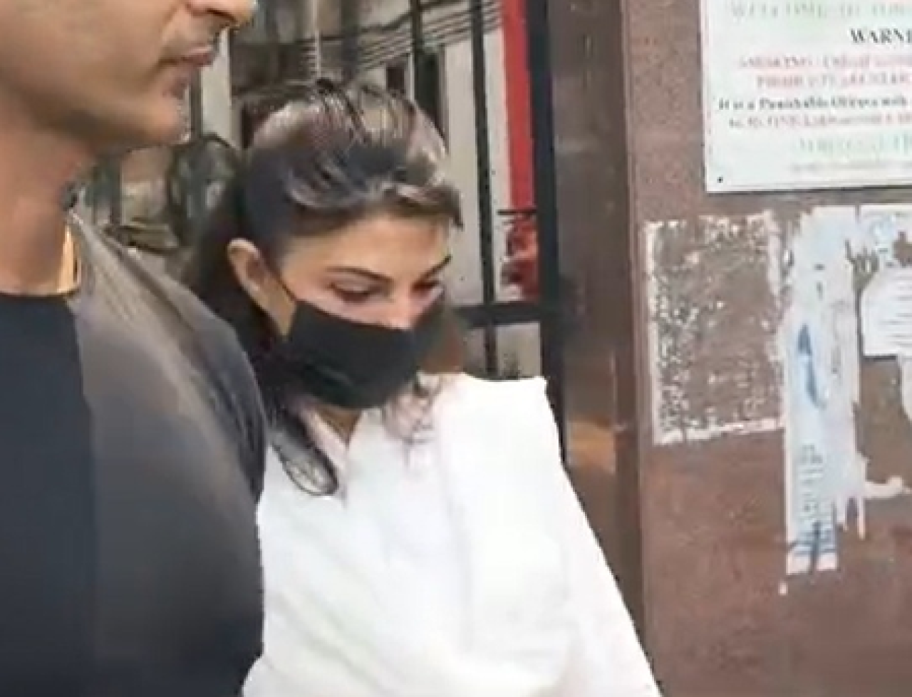 Jacqueline Fernandez Denies Money Laundering Charges in Court