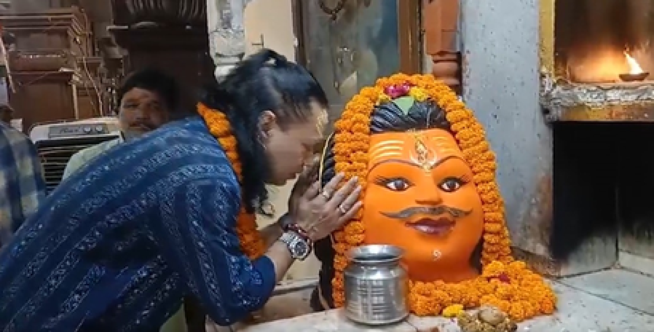 Kailash Kher Visits Ujjain, Pays Homage to Baba Mahakal