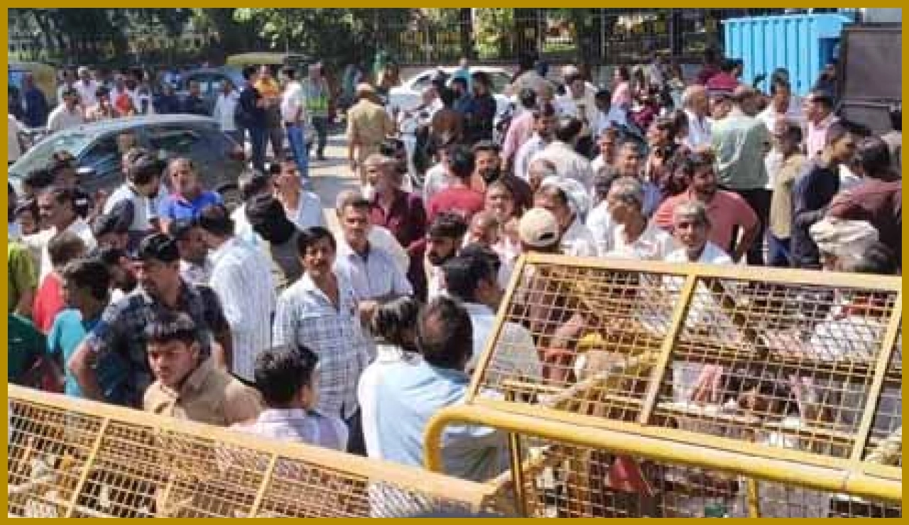 Protest by Sahu Community Demands Compensation and Job After Womans Death Protest by Sahu Community Demands Compensation and Job After Womans Death